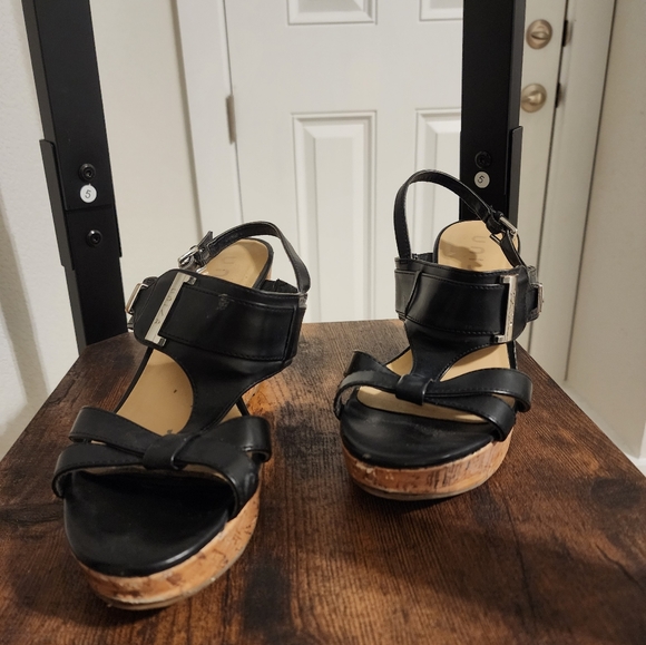 Wedge heeled sandel - Picture 1 of 5